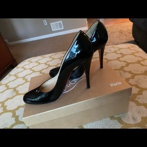 Christian Louboutin Decollette Pump